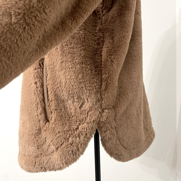 Abercrombie & Fitch Faux Fur and Fleece quarter-zip jacket / camel tan color - Picture 5 of 9